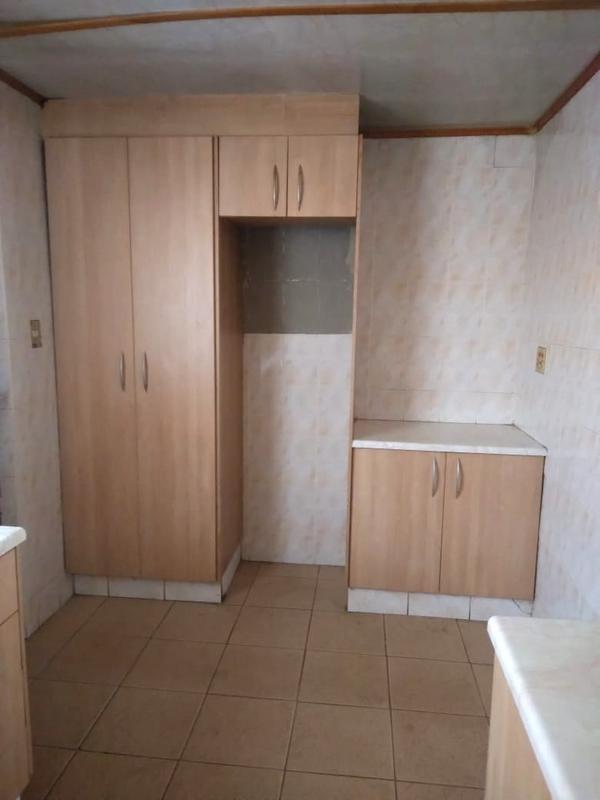 To Let 3 Bedroom Property for Rent in Orlando Gauteng