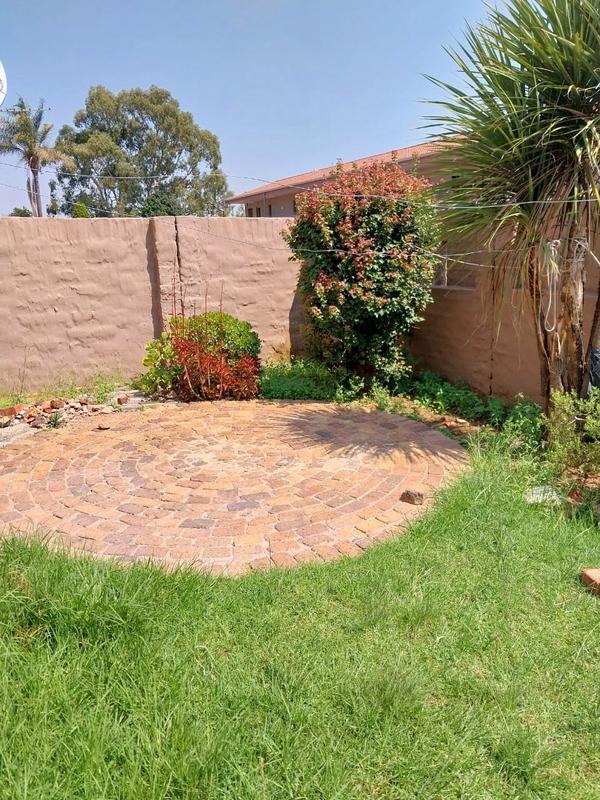 To Let 2 Bedroom Property for Rent in Ormonde Gauteng