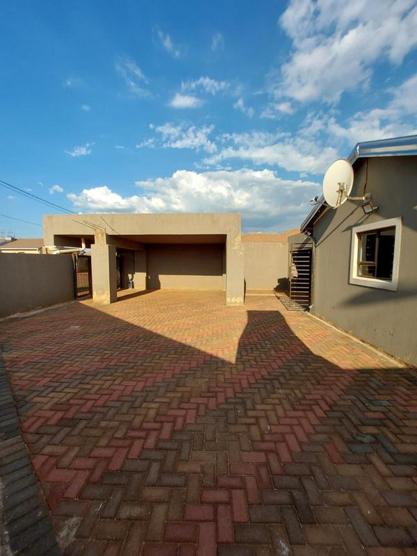 To Let 3 Bedroom Property for Rent in Protea Glen Gauteng