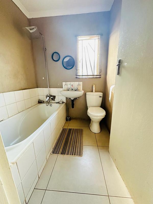 To Let 2 Bedroom Property for Rent in Protea Glen Gauteng