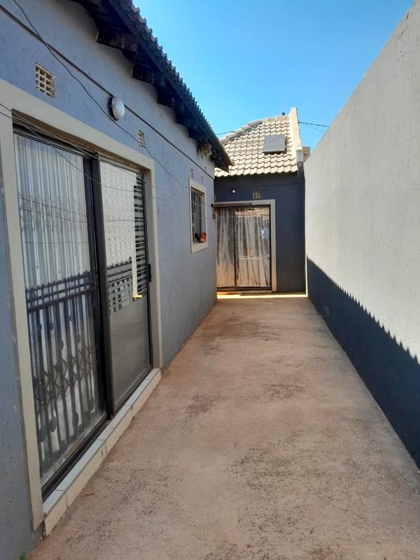 3 Bedroom Property for Sale in Bram Fischerville Gauteng