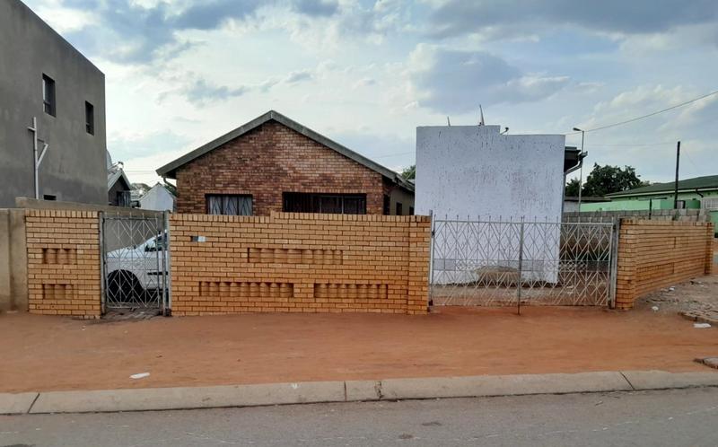 2 Bedroom Property for Sale in Chiawelo Gauteng