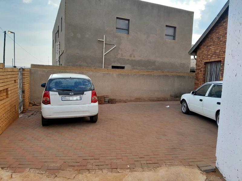 2 Bedroom Property for Sale in Chiawelo Gauteng