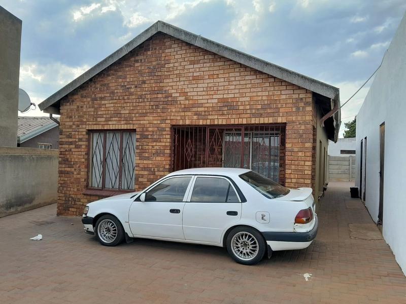 2 Bedroom Property for Sale in Chiawelo Gauteng