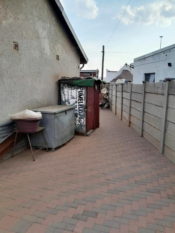 2 Bedroom Property for Sale in Chiawelo Gauteng