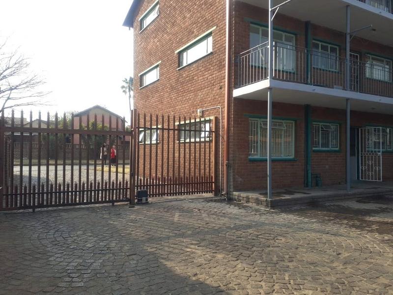 2 Bedroom Property for Sale in Cruywagenpark Gauteng