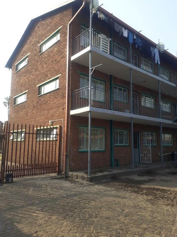 2 Bedroom Property for Sale in Cruywagenpark Gauteng