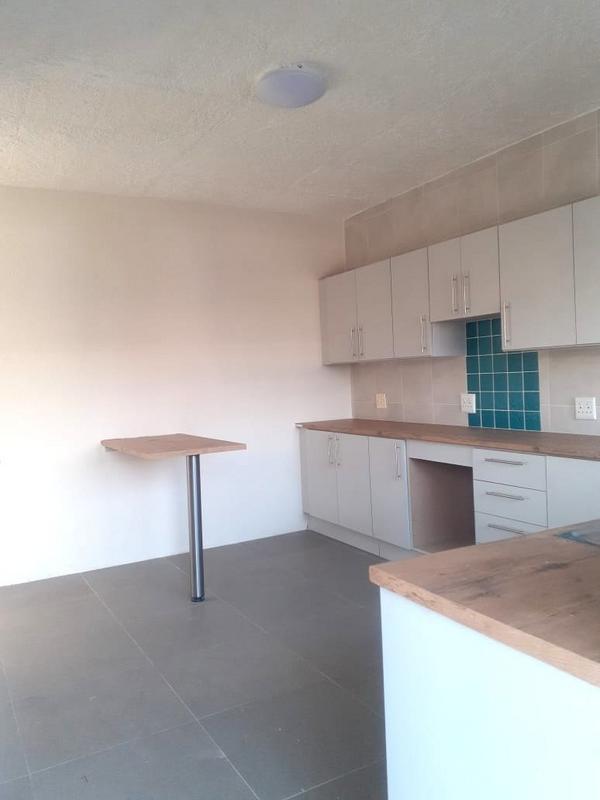 2 Bedroom Property for Sale in Cruywagenpark Gauteng