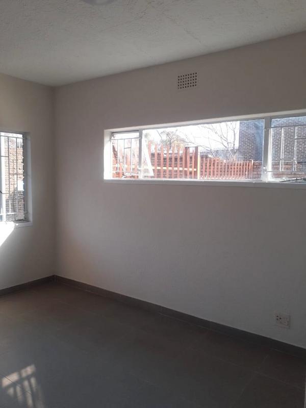 2 Bedroom Property for Sale in Cruywagenpark Gauteng