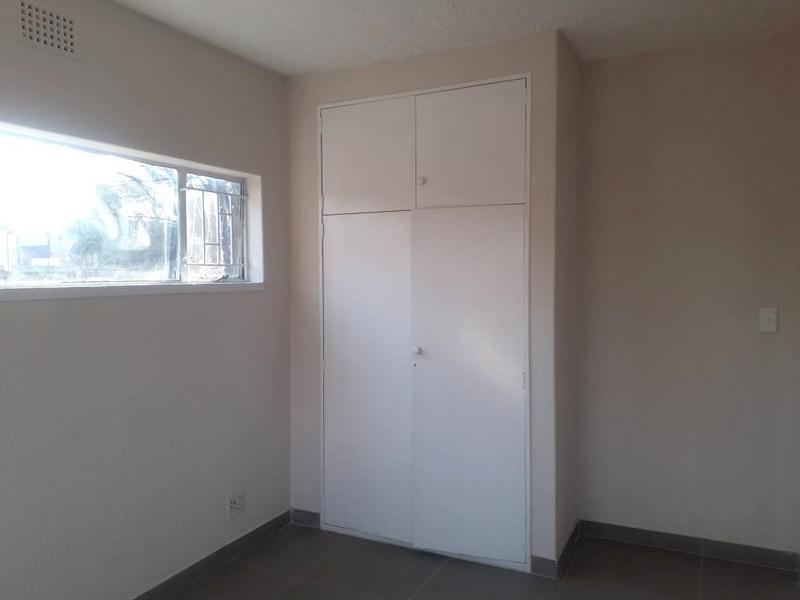 2 Bedroom Property for Sale in Cruywagenpark Gauteng