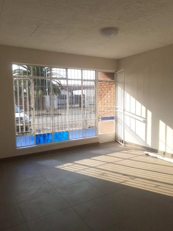 2 Bedroom Property for Sale in Cruywagenpark Gauteng