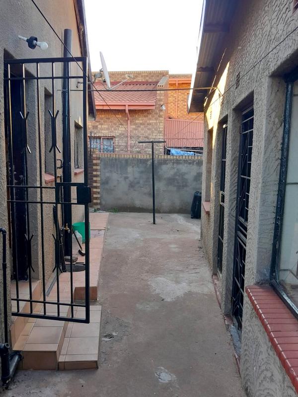 2 Bedroom Property for Sale in Diepkloof Gauteng