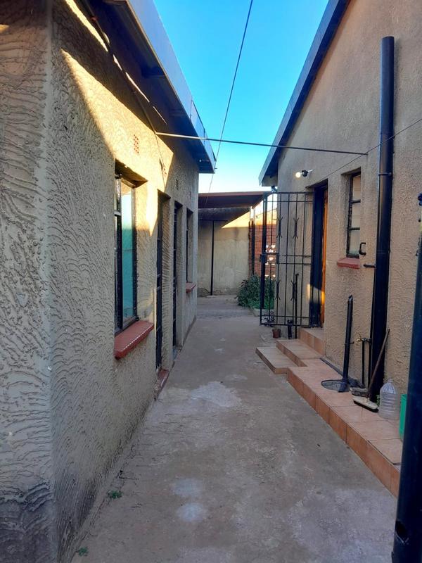 2 Bedroom Property for Sale in Diepkloof Gauteng