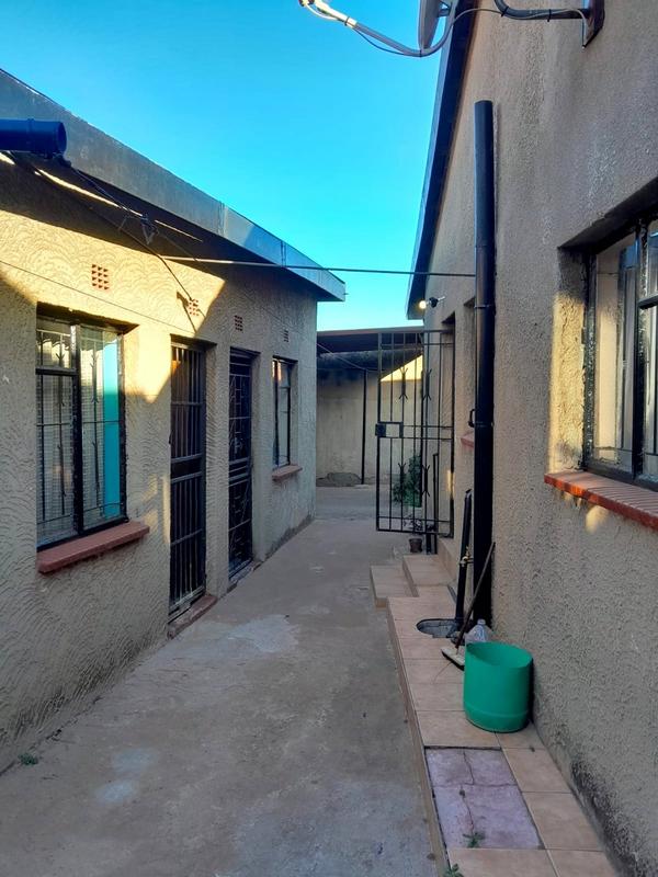 2 Bedroom Property for Sale in Diepkloof Gauteng