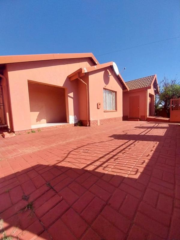 4 Bedroom Property for Sale in Dobsonville Gauteng