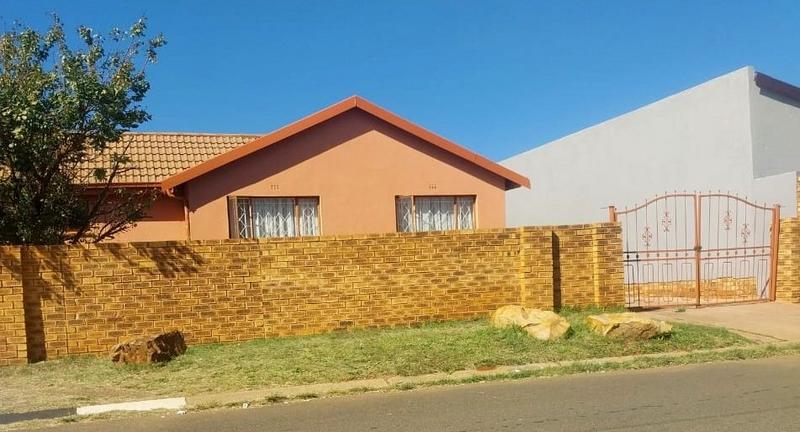 4 Bedroom Property for Sale in Dobsonville Gauteng