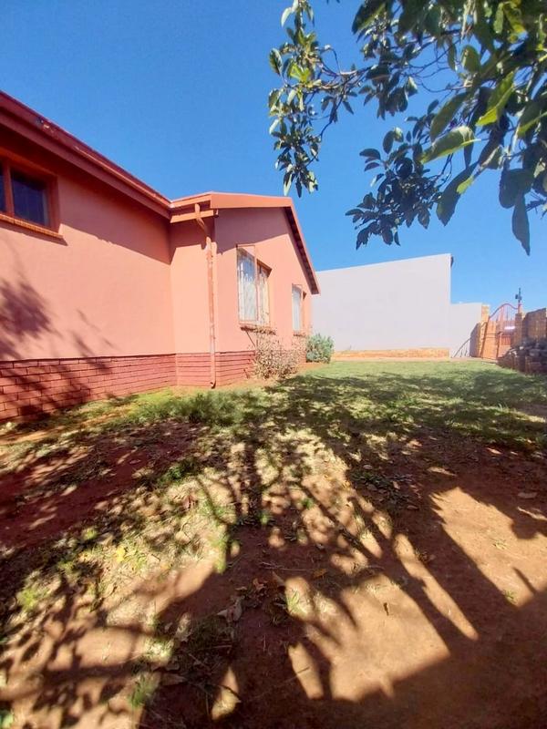 4 Bedroom Property for Sale in Dobsonville Gauteng