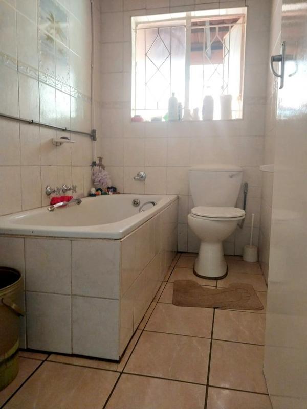 4 Bedroom Property for Sale in Dobsonville Gauteng