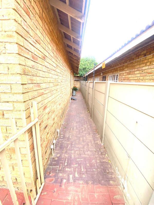 2 Bedroom Property for Sale in Eike Park Gauteng