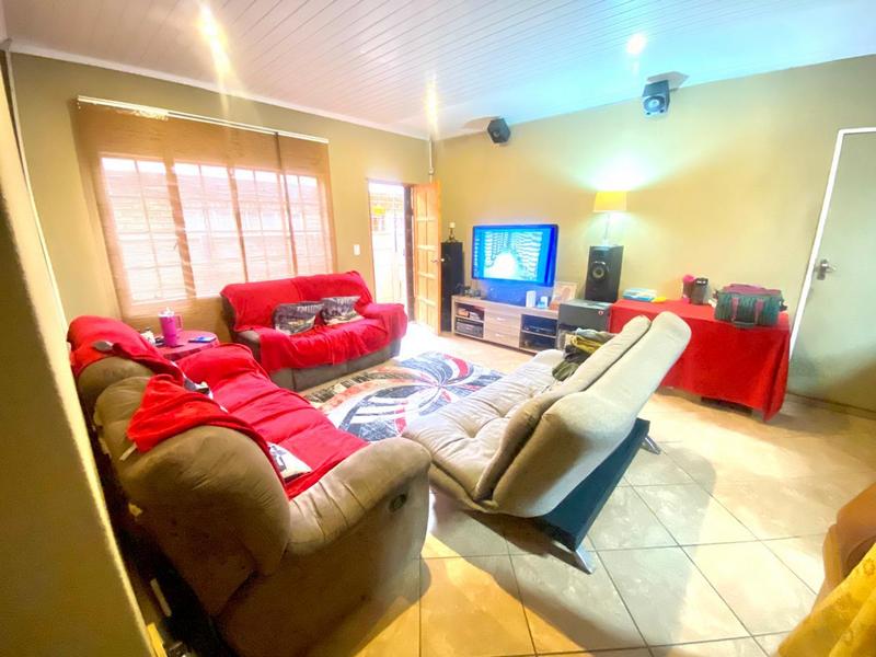 2 Bedroom Property for Sale in Eike Park Gauteng