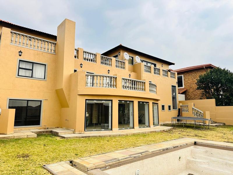 4 Bedroom Property for Sale in Featherbrooke Estate Gauteng