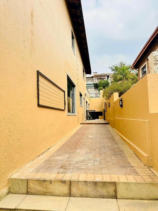 4 Bedroom Property for Sale in Featherbrooke Estate Gauteng