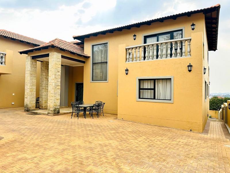 4 Bedroom Property for Sale in Featherbrooke Estate Gauteng