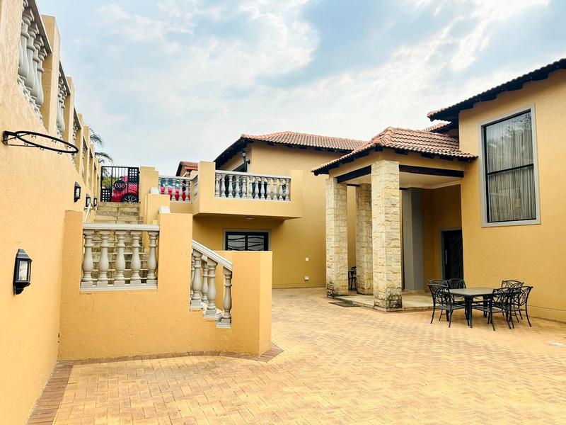 4 Bedroom Property for Sale in Featherbrooke Estate Gauteng