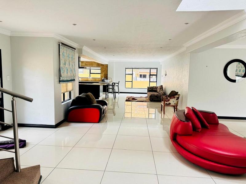 4 Bedroom Property for Sale in Featherbrooke Estate Gauteng