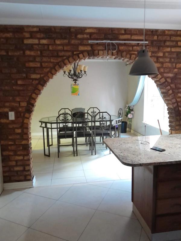 5 Bedroom Property for Sale in Florida Hills Gauteng