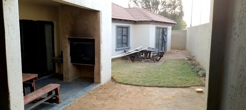 5 Bedroom Property for Sale in Kagiso Gauteng