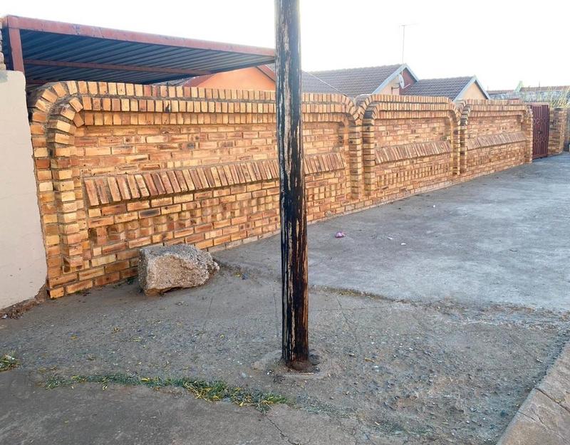 2 Bedroom Property for Sale in Kagiso Gauteng