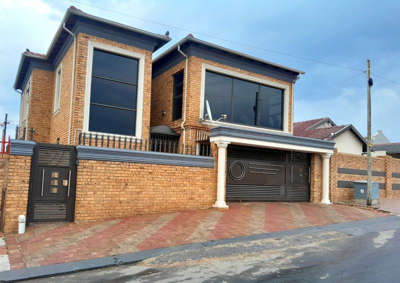 4 Bedroom Property for Sale in Kagiso Gauteng