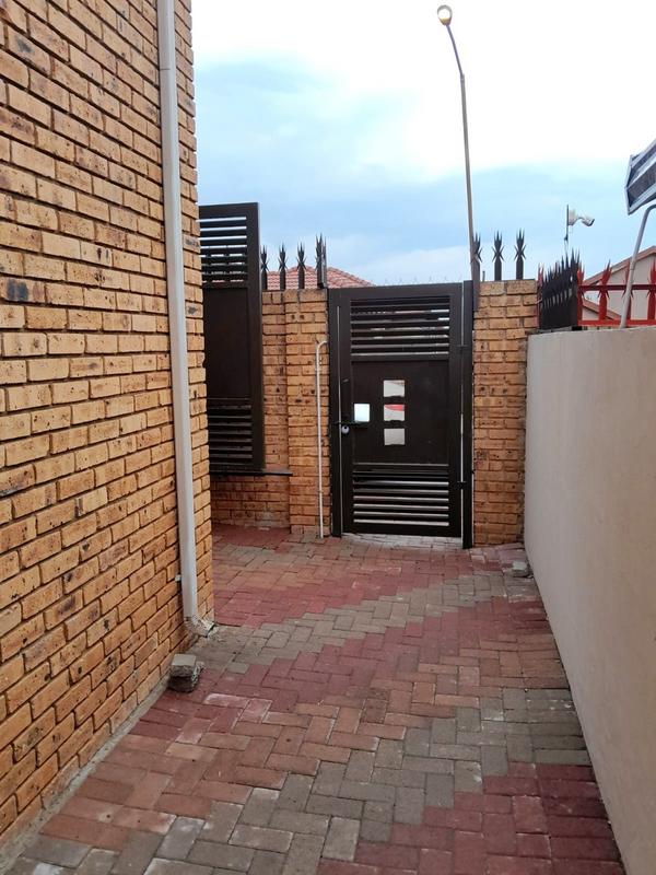 4 Bedroom Property for Sale in Kagiso Gauteng