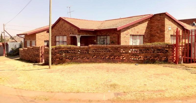 3 Bedroom Property for Sale in Lenasia South Gauteng