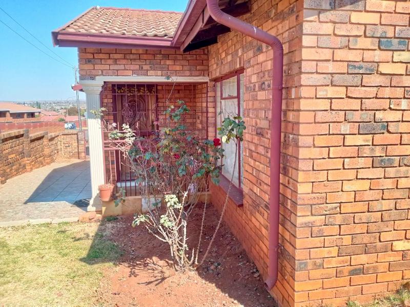 3 Bedroom Property for Sale in Lenasia South Gauteng