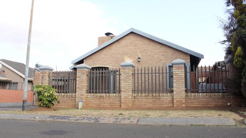 4 Bedroom Property for Sale in Lenasia South Gauteng