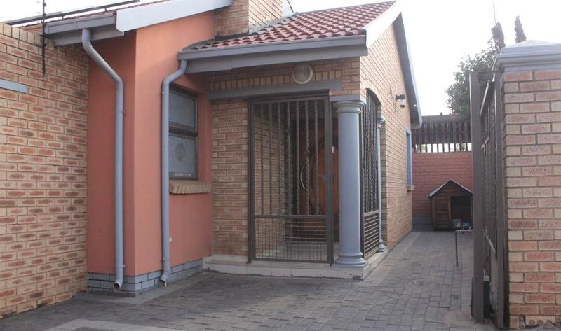 4 Bedroom Property for Sale in Lenasia South Gauteng