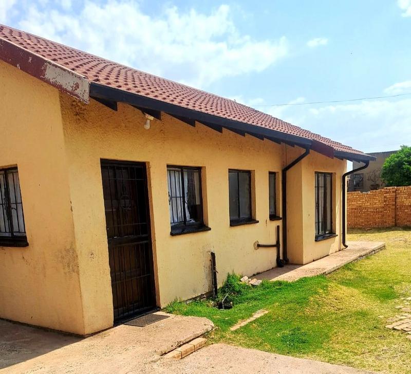 3 Bedroom Property for Sale in Lenasia South Gauteng