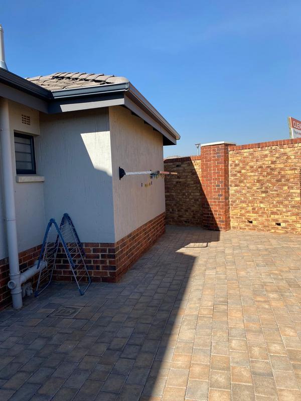 3 Bedroom Property for Sale in Lion Pride Gauteng