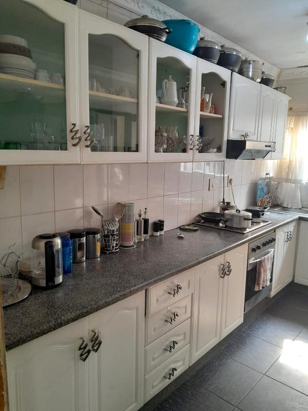 1 Bedroom Property for Sale in Meadowlands West Gauteng