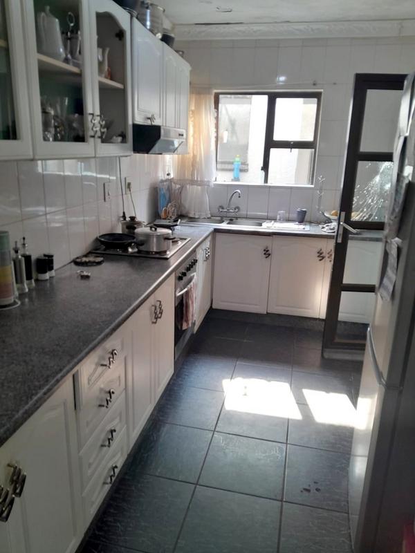 1 Bedroom Property for Sale in Meadowlands West Gauteng