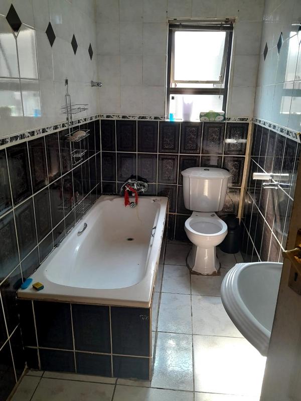 1 Bedroom Property for Sale in Meadowlands West Gauteng