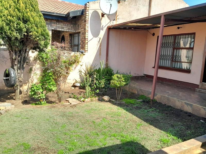 2 Bedroom Property for Sale in Orlando Gauteng