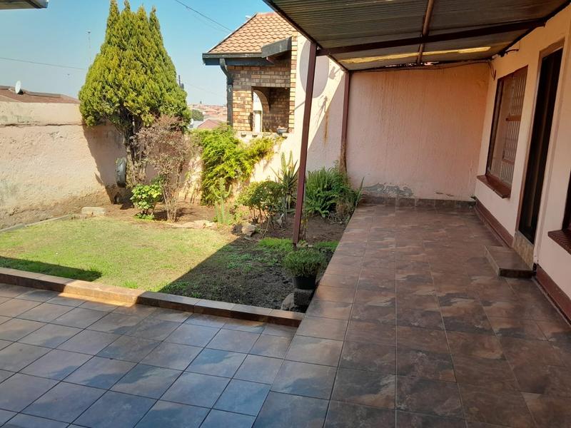 2 Bedroom Property for Sale in Orlando Gauteng