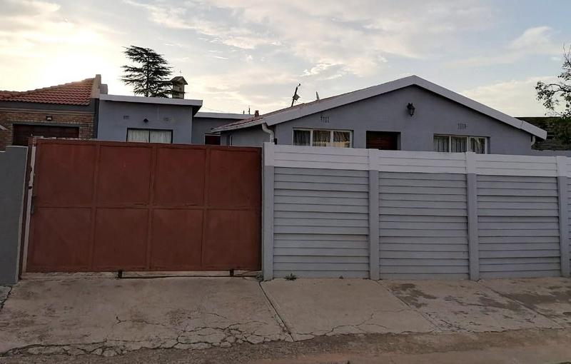 2 Bedroom Property for Sale in Phiri Gauteng