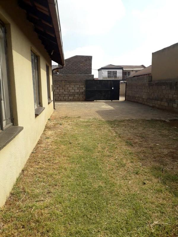 3 Bedroom Property for Sale in Protea Glen Gauteng