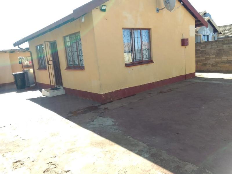 2 Bedroom Property for Sale in Protea Glen Gauteng