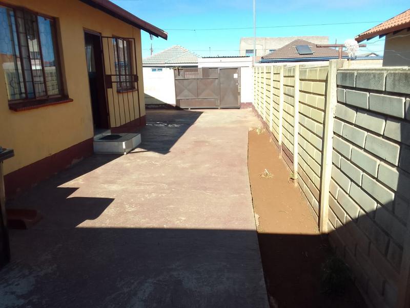 2 Bedroom Property for Sale in Protea Glen Gauteng