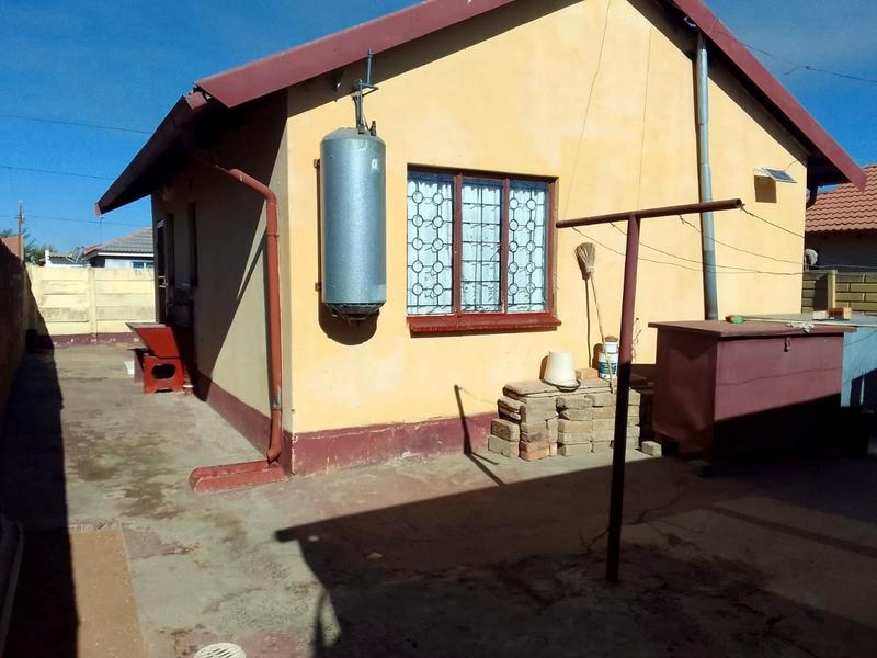 2 Bedroom Property for Sale in Protea Glen Gauteng